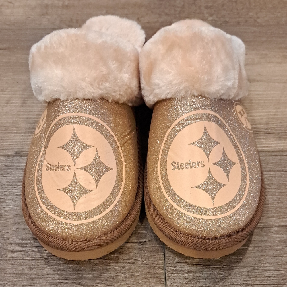 FOCO Gold Faux Fur Slippers SIZE M. 7- 7 1/2